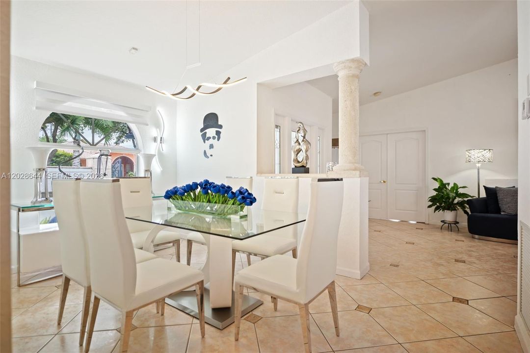 En Venta: $925,000 (4 camas, 3 baños, 2208 Pies cuadrados)