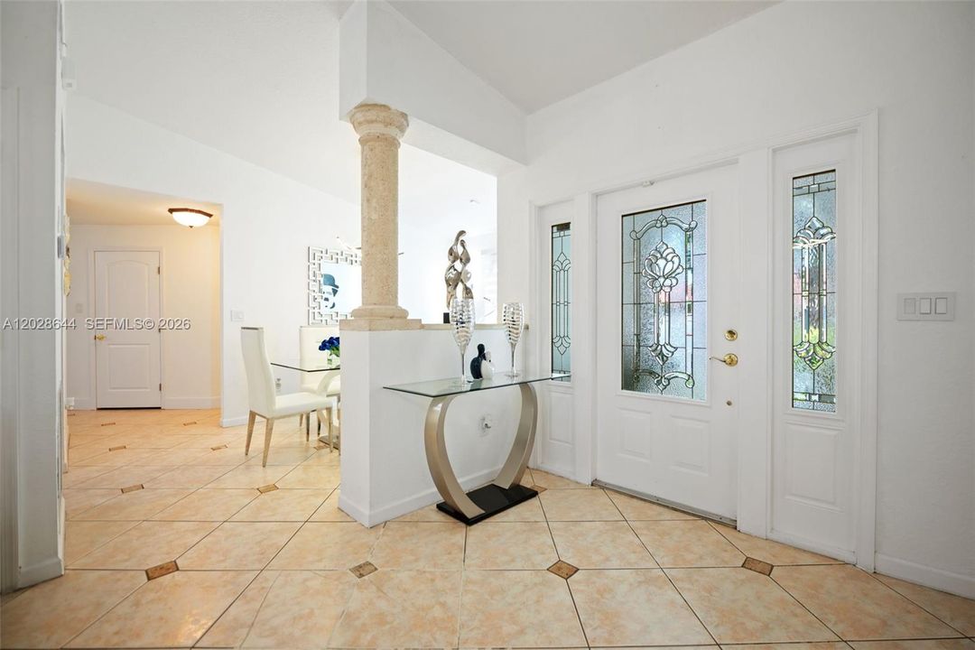 En Venta: $925,000 (4 camas, 3 baños, 2208 Pies cuadrados)