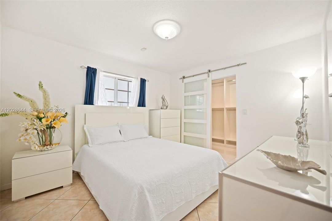 En Venta: $925,000 (4 camas, 3 baños, 2208 Pies cuadrados)