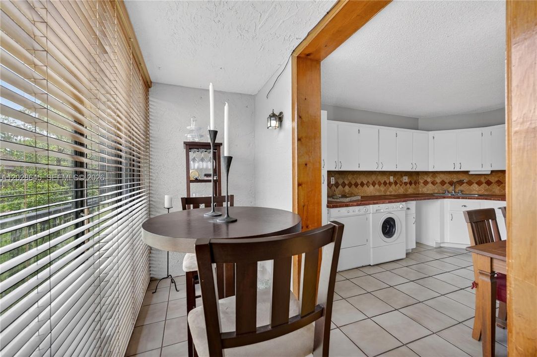 For Sale: $289,000 (2 beds, 2 baths, 956 Square Feet)