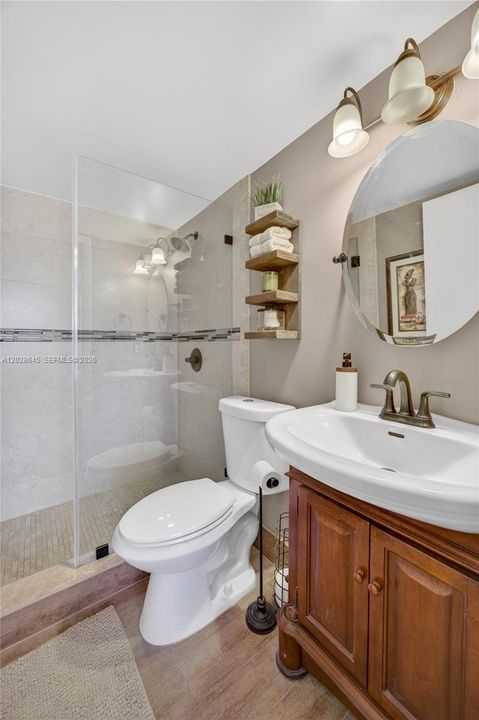 For Sale: $289,000 (2 beds, 2 baths, 956 Square Feet)