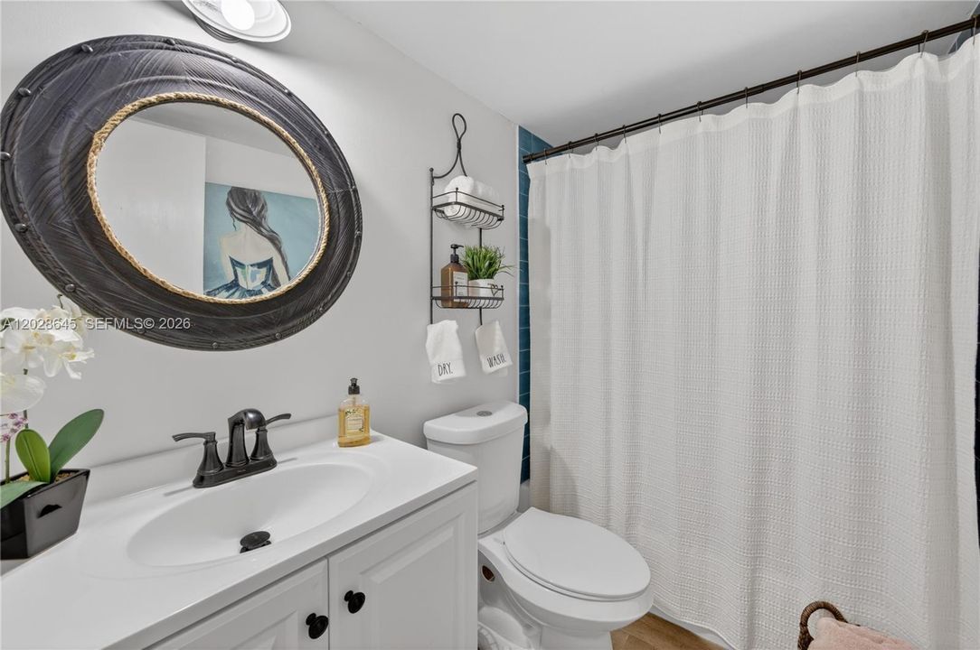For Sale: $289,000 (2 beds, 2 baths, 956 Square Feet)