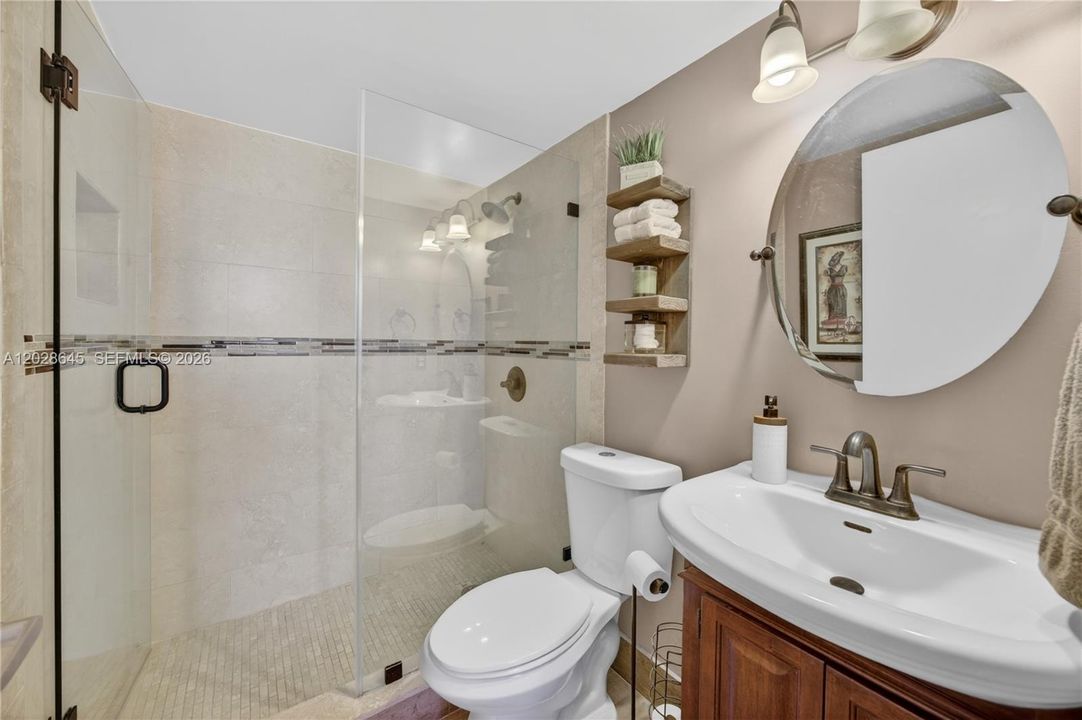For Sale: $289,000 (2 beds, 2 baths, 956 Square Feet)