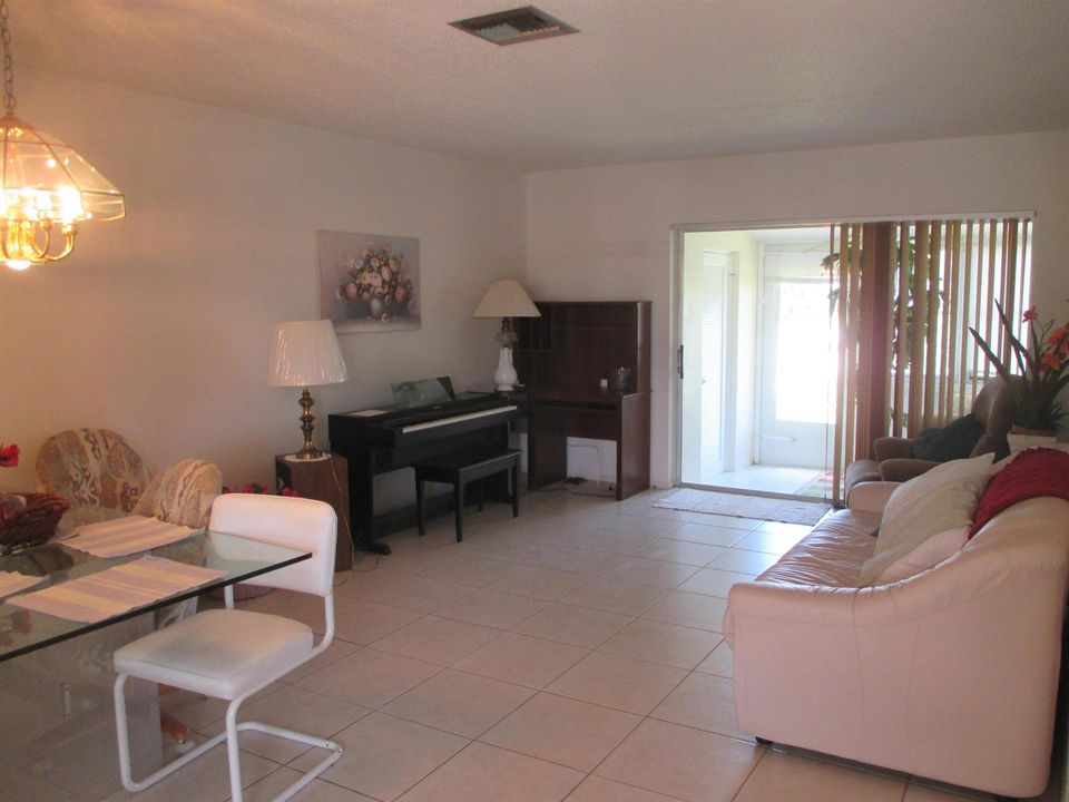 Living Room/Dining