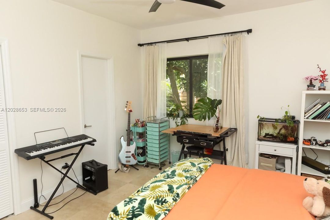 Active With Contract: $1,950,000 (5 beds, 5 baths, 4040 Square Feet)