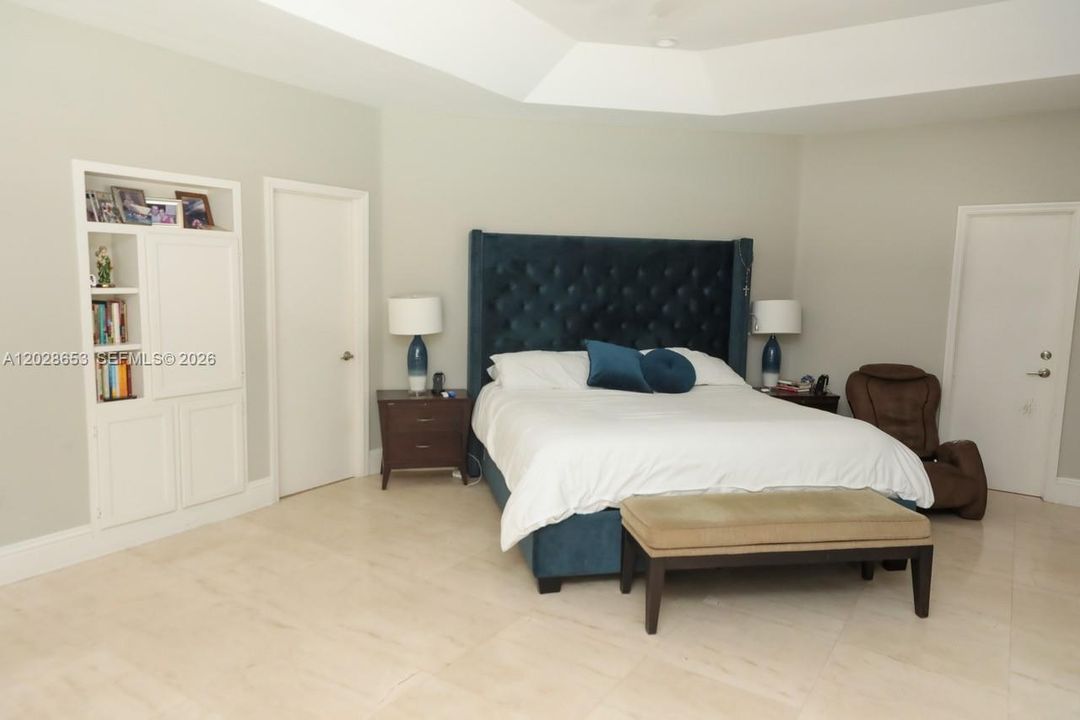 Active With Contract: $1,950,000 (5 beds, 5 baths, 4040 Square Feet)