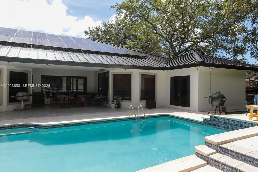 Active With Contract: $1,950,000 (5 beds, 5 baths, 4040 Square Feet)