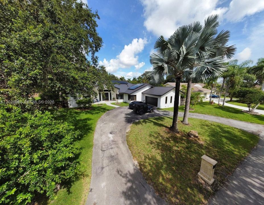 Active With Contract: $1,950,000 (5 beds, 5 baths, 4040 Square Feet)