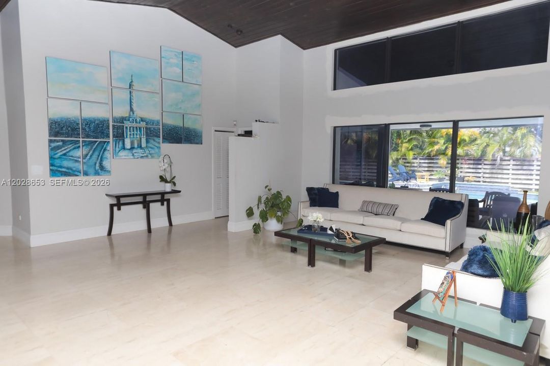 Active With Contract: $1,950,000 (5 beds, 5 baths, 4040 Square Feet)