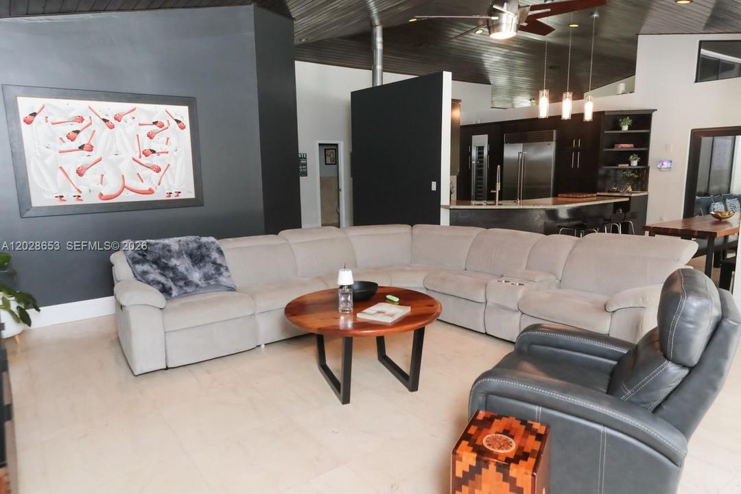 Active With Contract: $1,950,000 (5 beds, 5 baths, 4040 Square Feet)