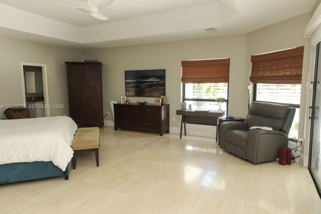 Active With Contract: $1,950,000 (5 beds, 5 baths, 4040 Square Feet)