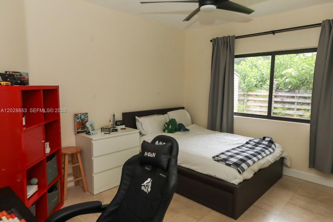 Active With Contract: $1,950,000 (5 beds, 5 baths, 4040 Square Feet)