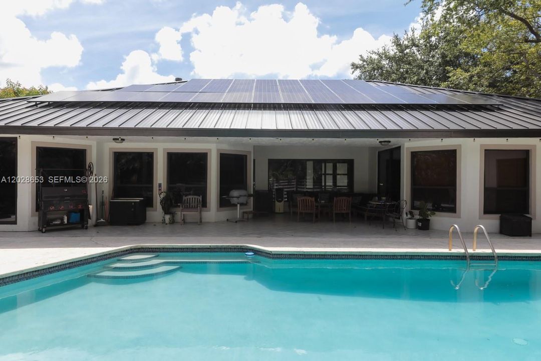 Active With Contract: $1,950,000 (5 beds, 5 baths, 4040 Square Feet)
