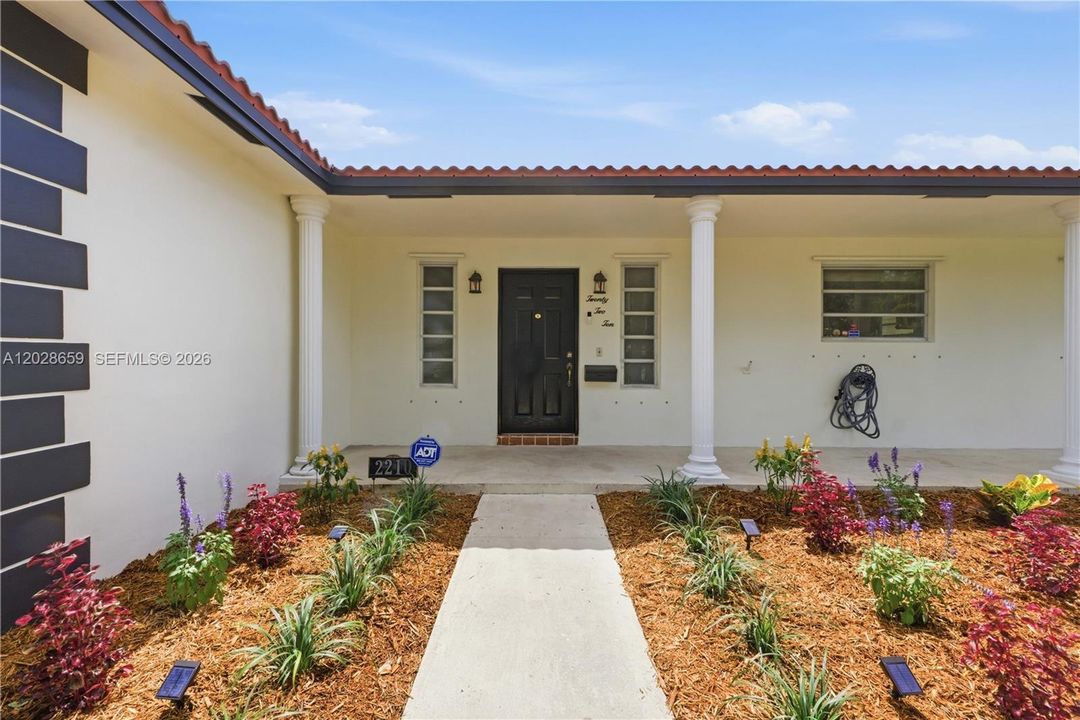 For Sale: $575,000 (3 beds, 2 baths, 1687 Square Feet)