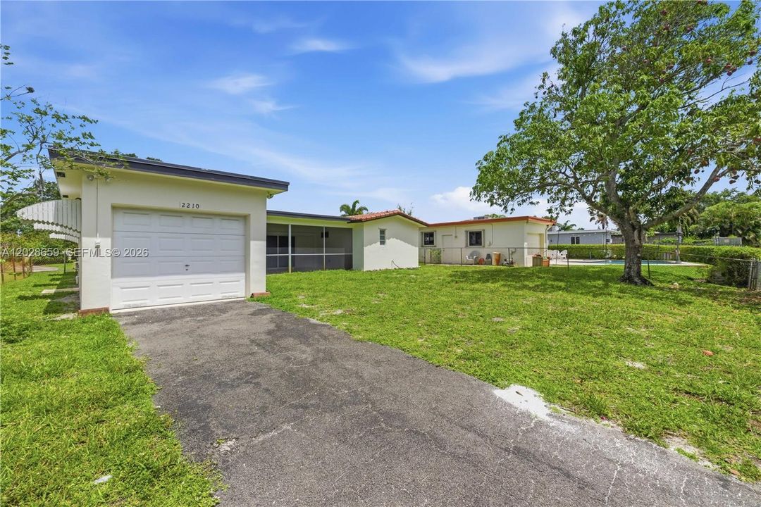 For Sale: $575,000 (3 beds, 2 baths, 1687 Square Feet)