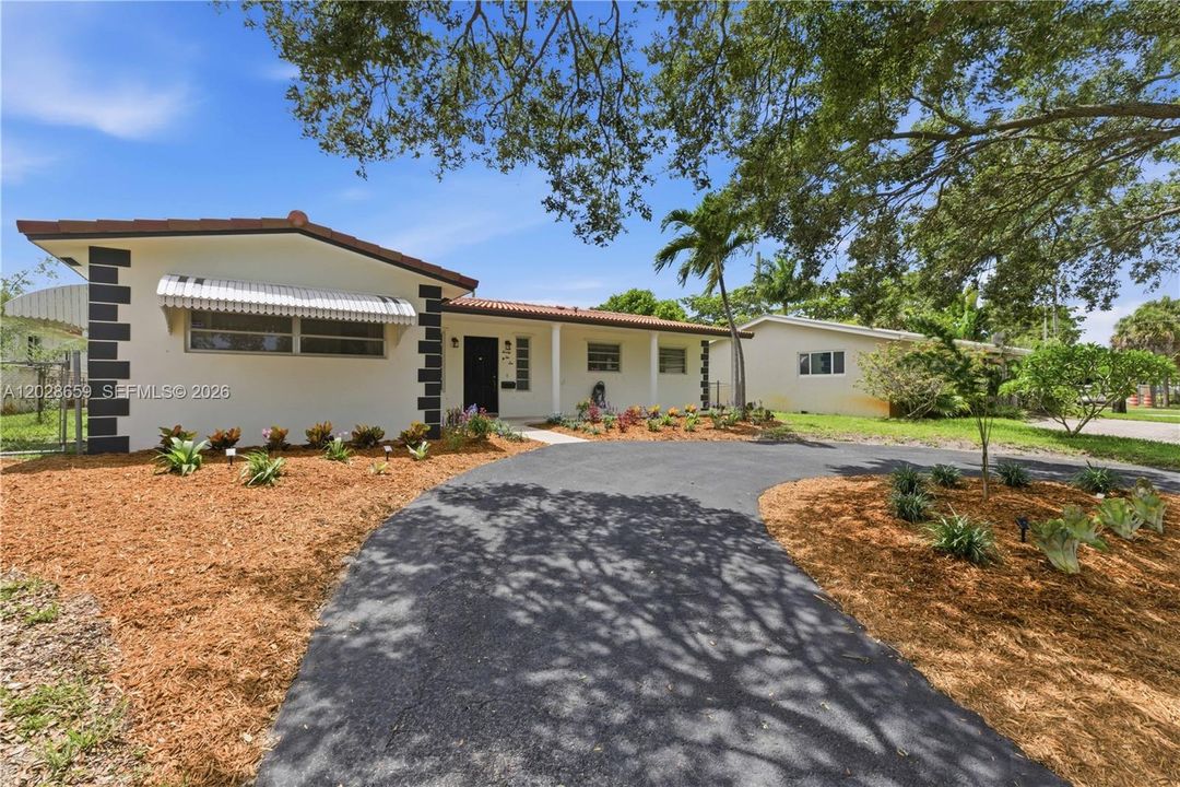 For Sale: $575,000 (3 beds, 2 baths, 1687 Square Feet)