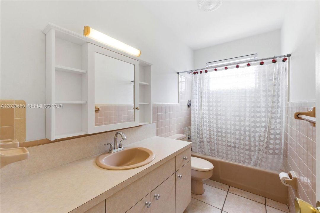 For Sale: $575,000 (3 beds, 2 baths, 1687 Square Feet)