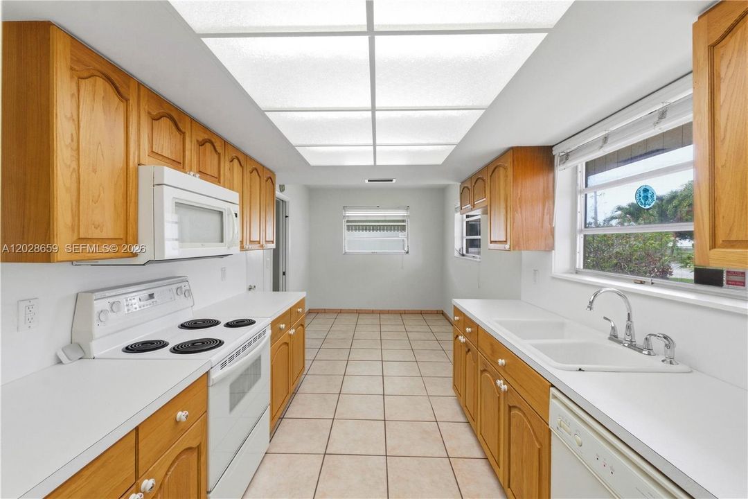 For Sale: $575,000 (3 beds, 2 baths, 1687 Square Feet)
