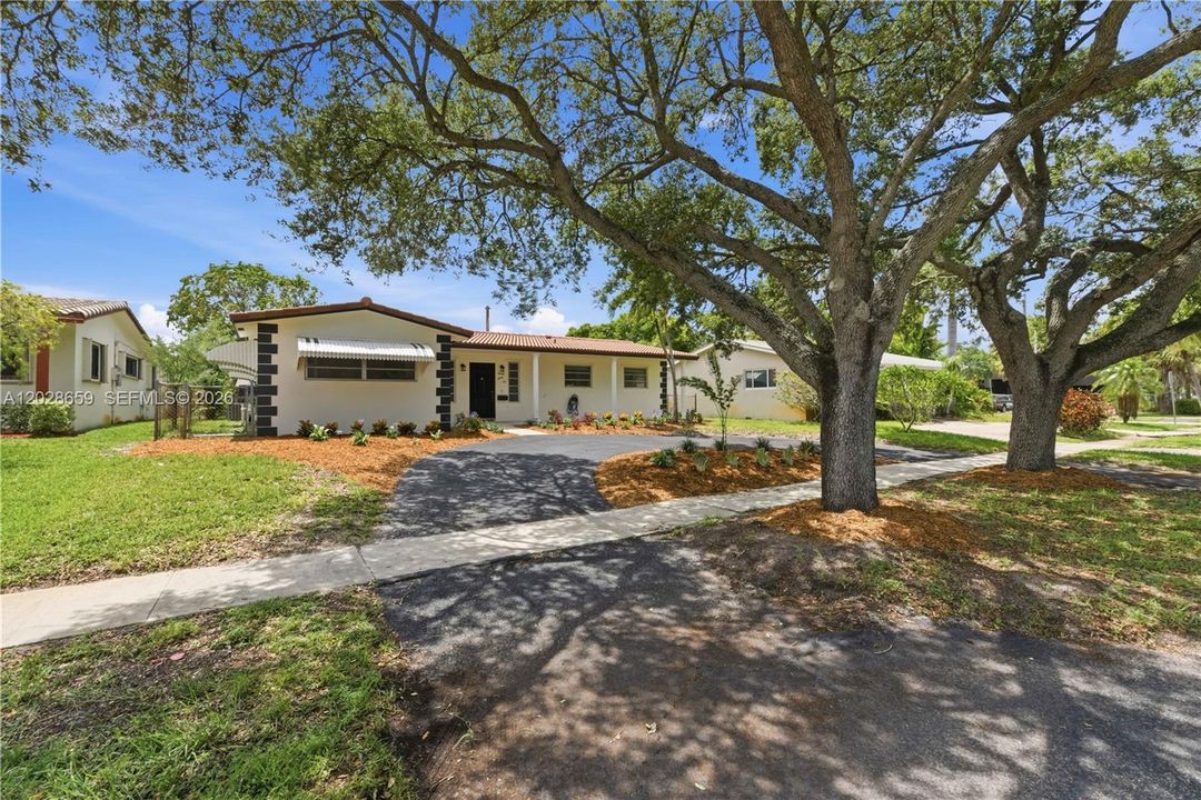 For Sale: $575,000 (3 beds, 2 baths, 1687 Square Feet)