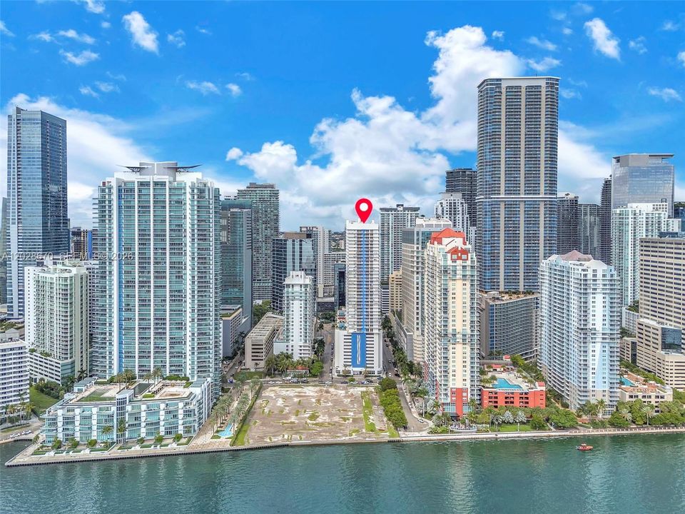 Recently Sold: $649,500 (2 beds, 2 baths, 1105 Square Feet)
