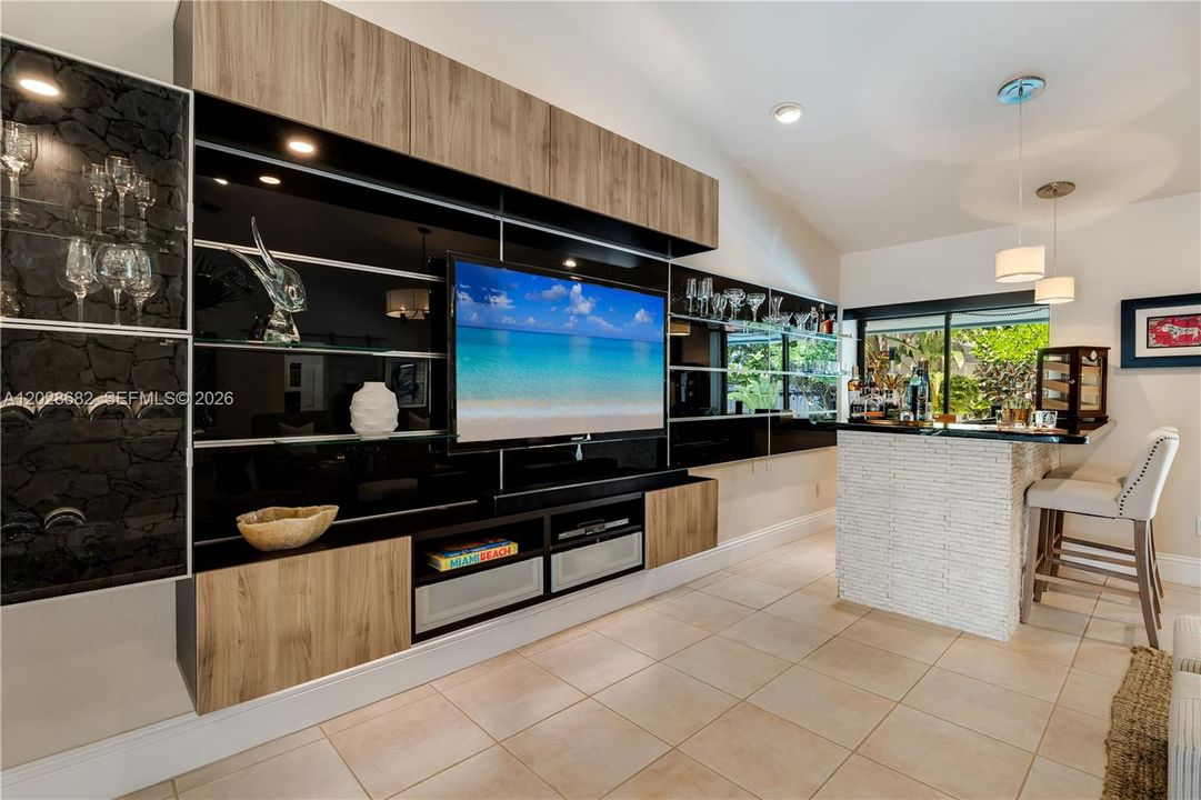 For Sale: $1,995,000 (5 beds, 3 baths, 3678 Square Feet)