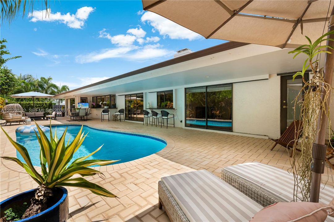 For Sale: $1,995,000 (5 beds, 3 baths, 3678 Square Feet)