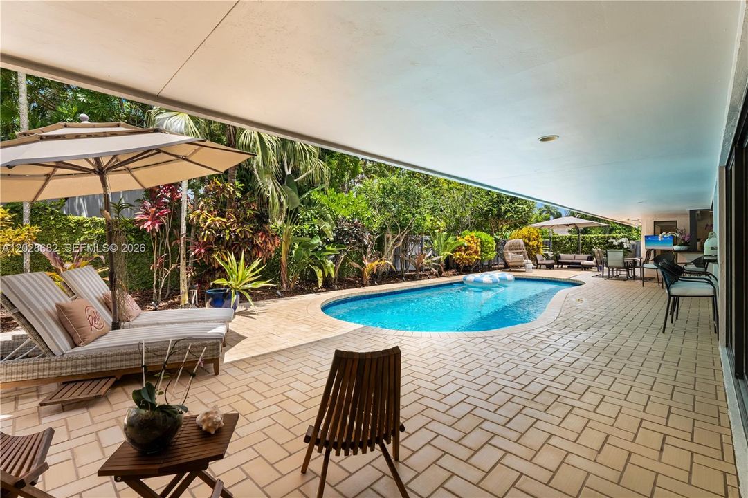 For Sale: $1,995,000 (5 beds, 3 baths, 3678 Square Feet)