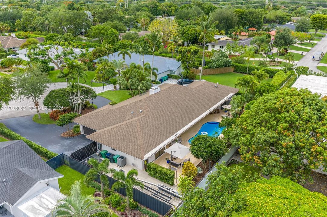 For Sale: $1,995,000 (5 beds, 3 baths, 3678 Square Feet)