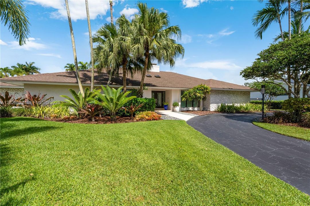 For Sale: $1,995,000 (5 beds, 3 baths, 3678 Square Feet)