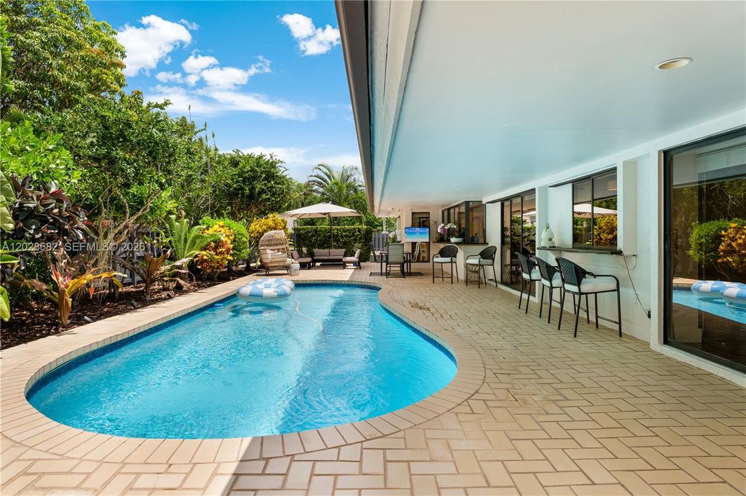 For Sale: $1,995,000 (5 beds, 3 baths, 3678 Square Feet)