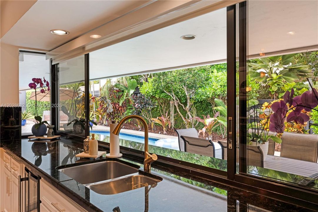 For Sale: $1,995,000 (5 beds, 3 baths, 3678 Square Feet)