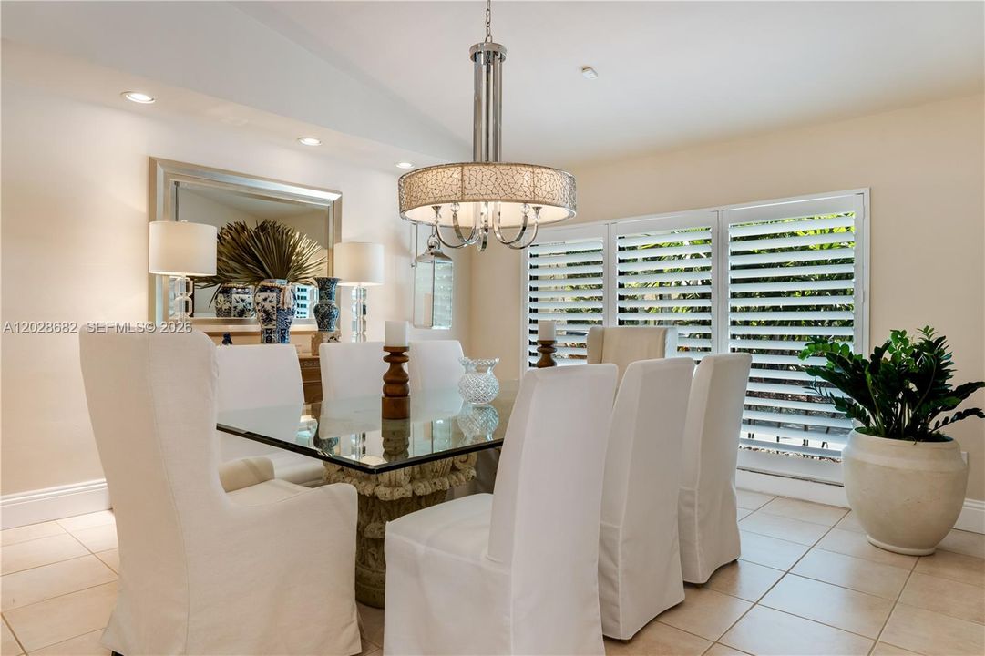 For Sale: $1,995,000 (5 beds, 3 baths, 3678 Square Feet)