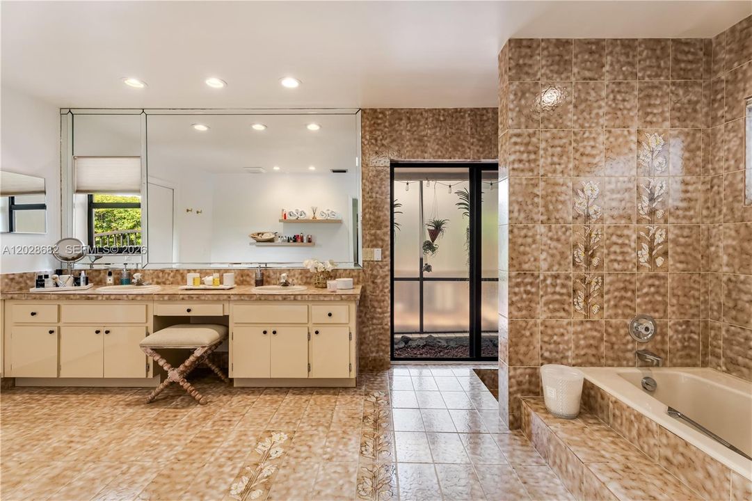 For Sale: $1,995,000 (5 beds, 3 baths, 3678 Square Feet)