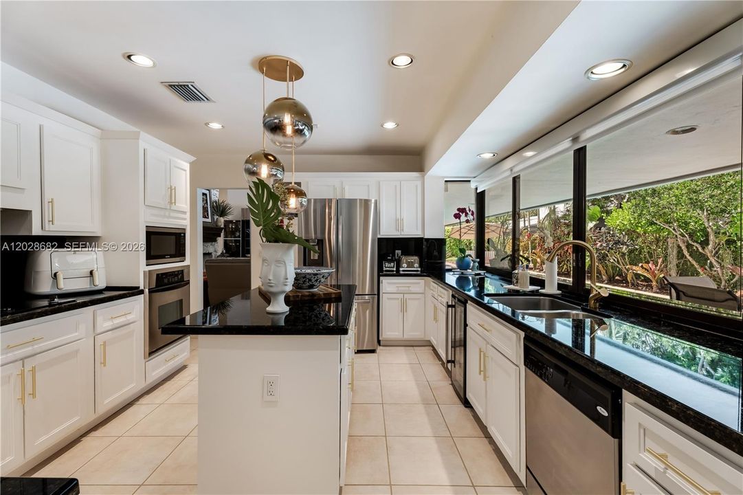 For Sale: $1,995,000 (5 beds, 3 baths, 3678 Square Feet)