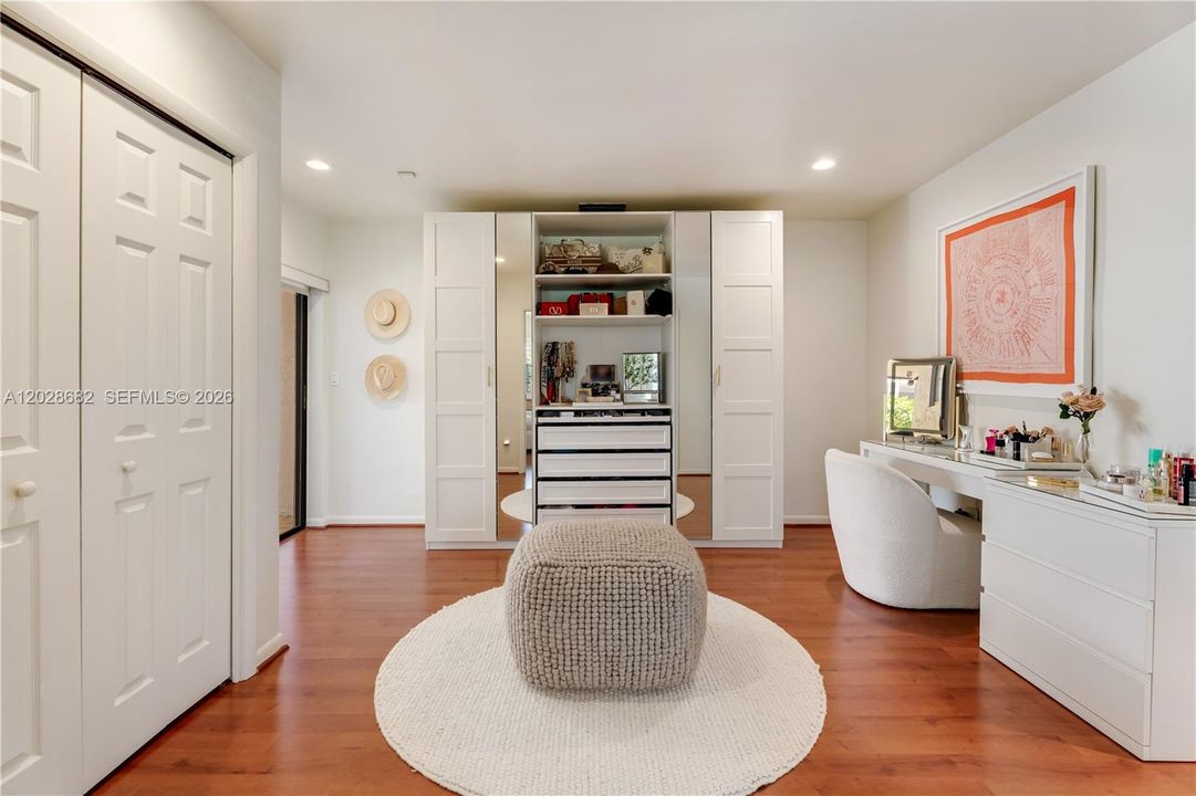 For Sale: $1,995,000 (5 beds, 3 baths, 3678 Square Feet)