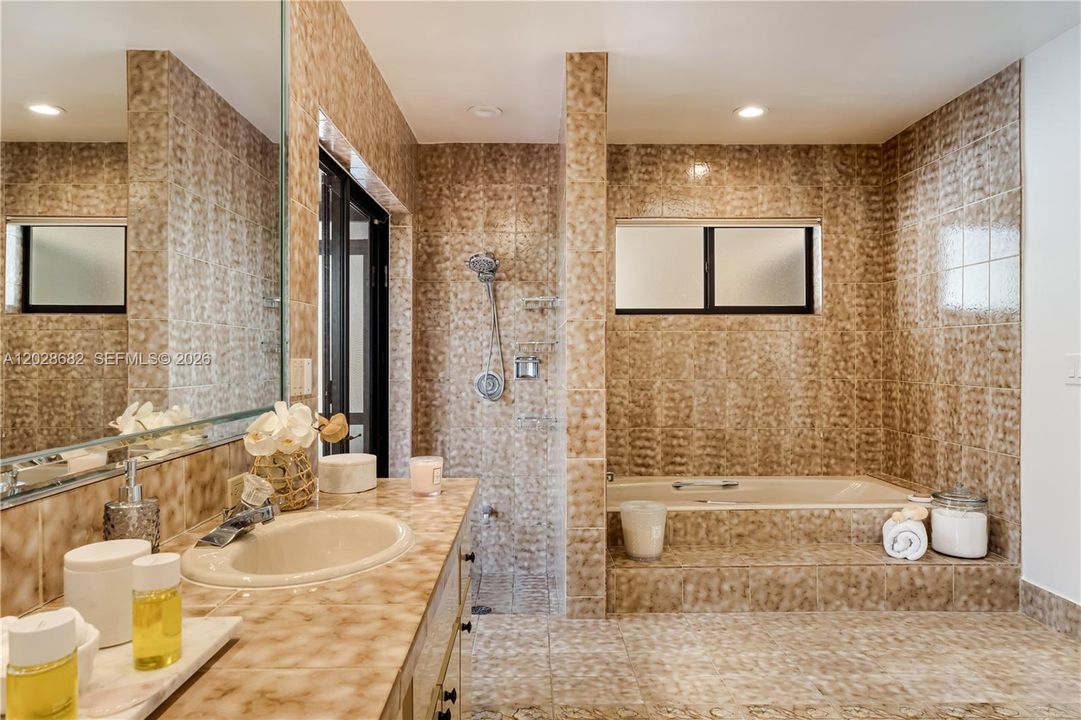 For Sale: $1,995,000 (5 beds, 3 baths, 3678 Square Feet)