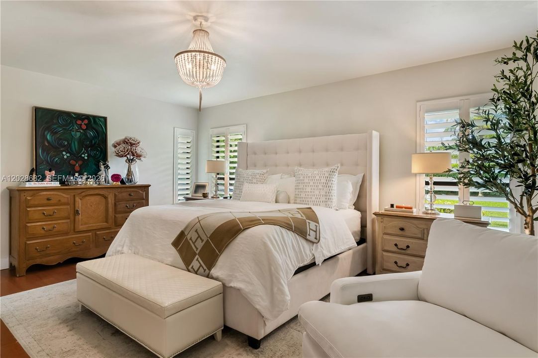 For Sale: $1,995,000 (5 beds, 3 baths, 3678 Square Feet)
