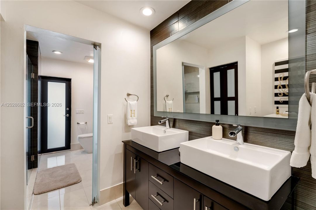 For Sale: $1,995,000 (5 beds, 3 baths, 3678 Square Feet)