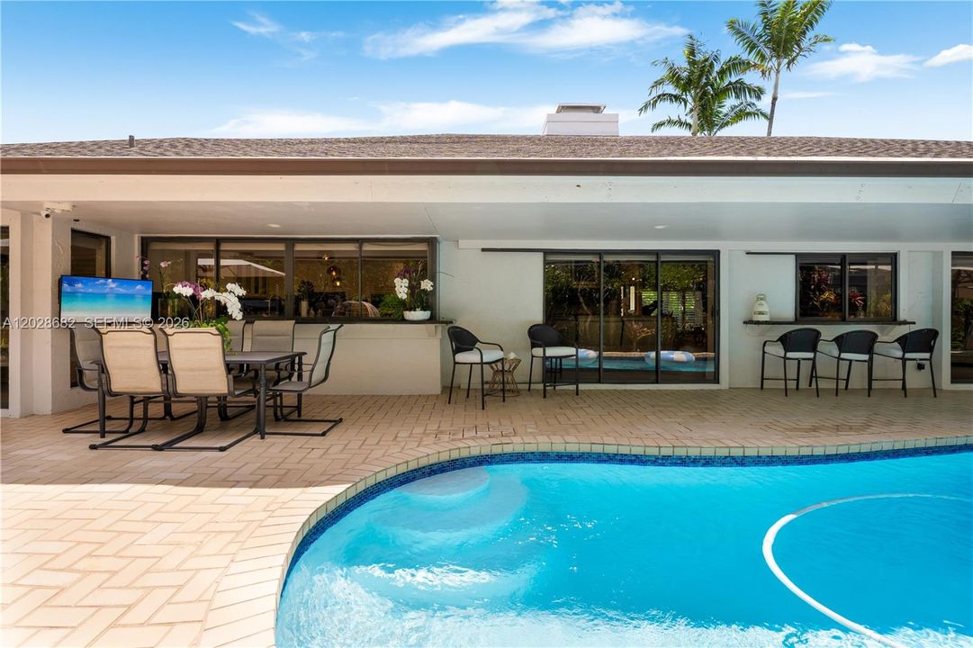 For Sale: $1,995,000 (5 beds, 3 baths, 3678 Square Feet)