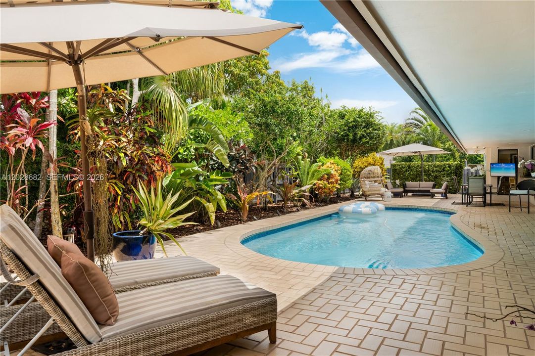 For Sale: $1,995,000 (5 beds, 3 baths, 3678 Square Feet)