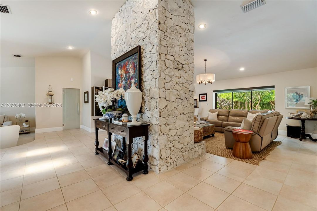 For Sale: $1,995,000 (5 beds, 3 baths, 3678 Square Feet)