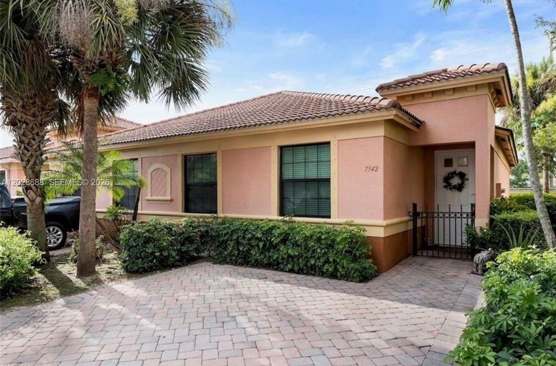 For Sale: $340,000 (3 beds, 2 baths, 1268 Square Feet)