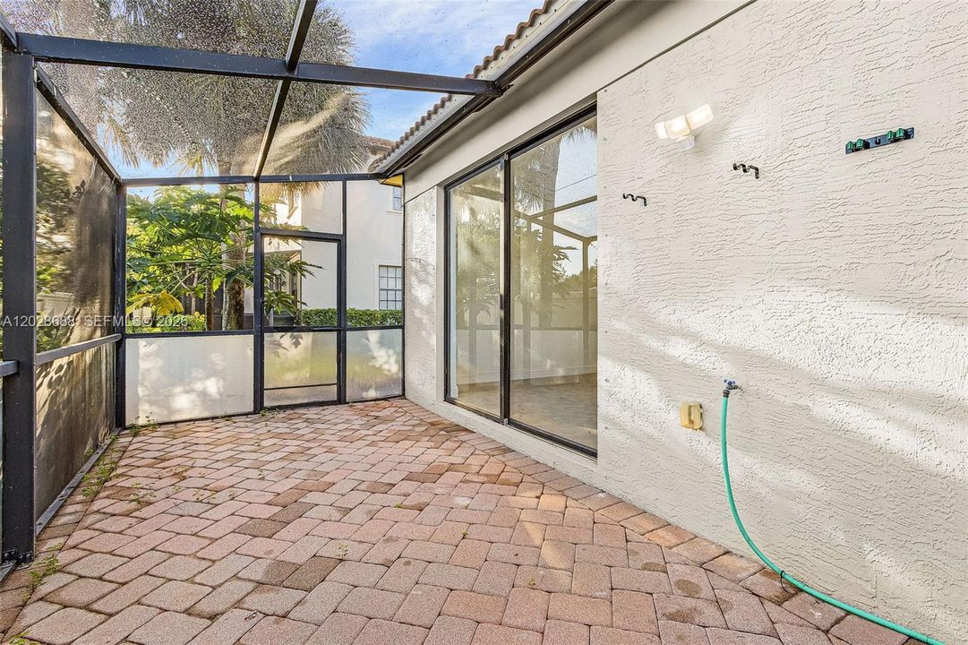 En Venta: $300,000 (3 camas, 2 baños, 1268 Pies cuadrados)