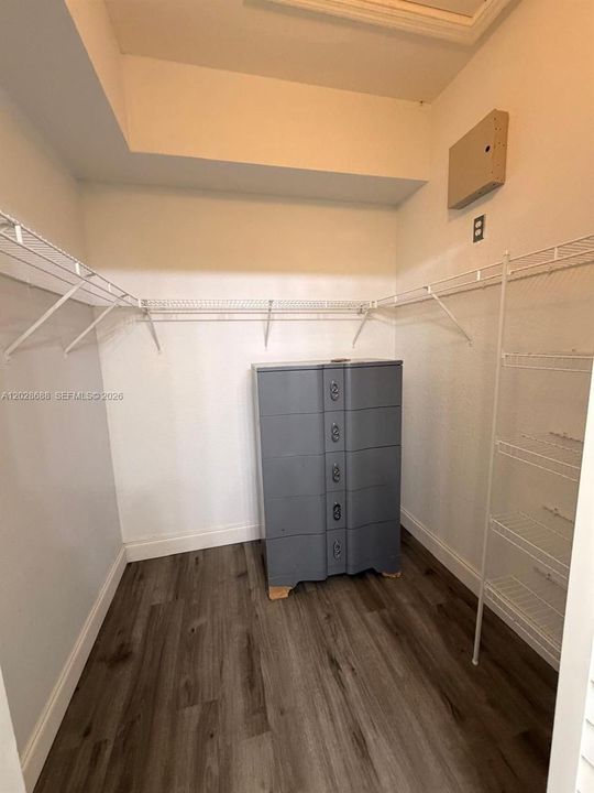 For Sale: $340,000 (3 beds, 2 baths, 1268 Square Feet)