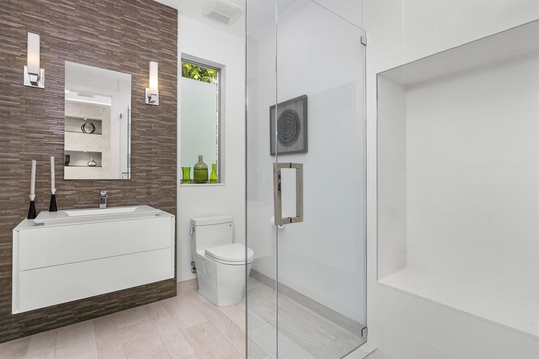 Guest Bath 1