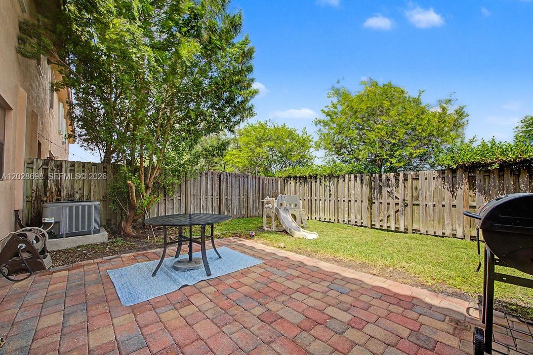 Active With Contract: $349,999 (3 beds, 2 baths, 1452 Square Feet)