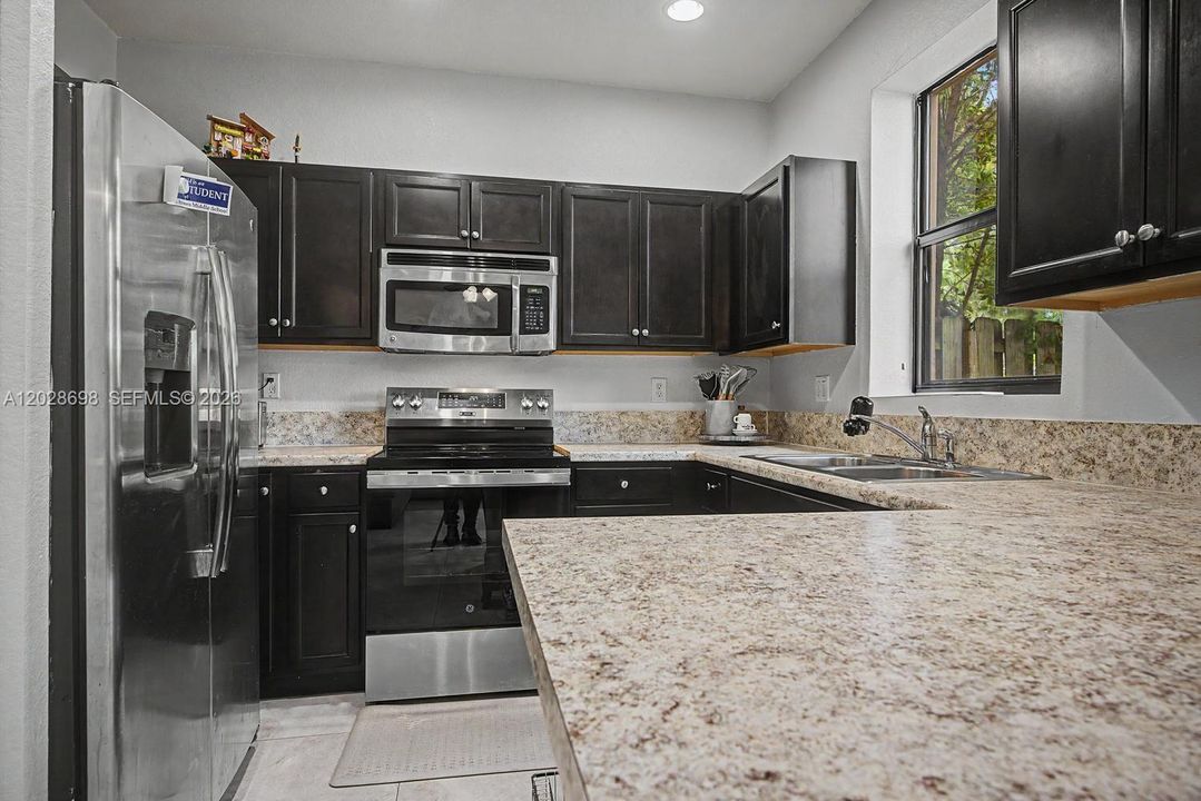 Active With Contract: $349,999 (3 beds, 2 baths, 1452 Square Feet)