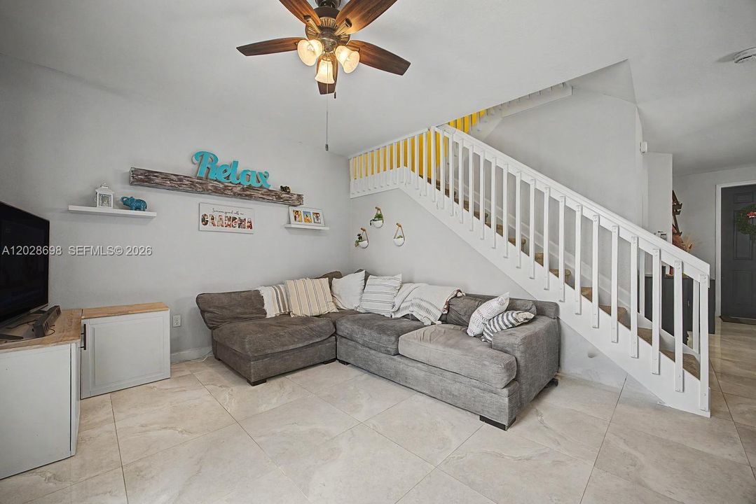 Active With Contract: $349,999 (3 beds, 2 baths, 1452 Square Feet)