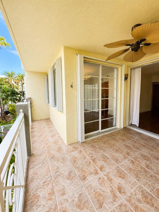 En Venta: $1,199,000 (2 camas, 2 baños, 1155 Pies cuadrados)