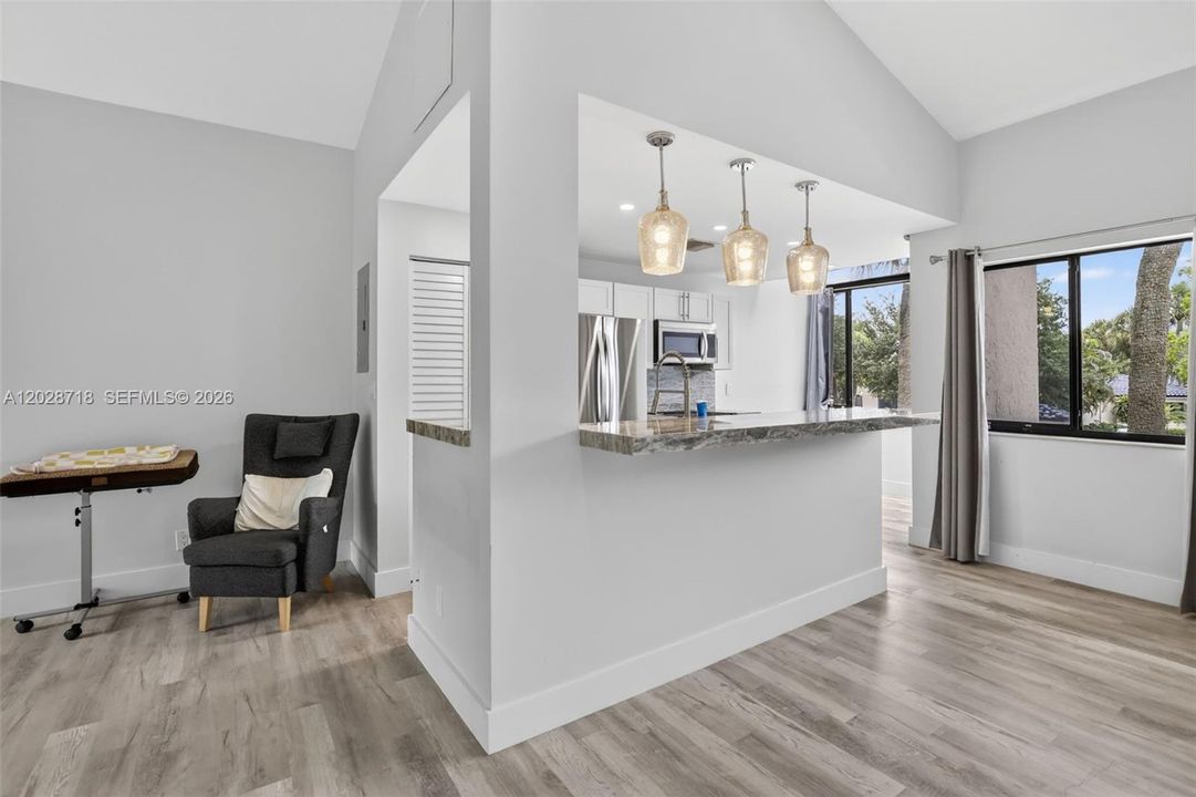 For Sale: $273,000 (1 beds, 1 baths, 832 Square Feet)